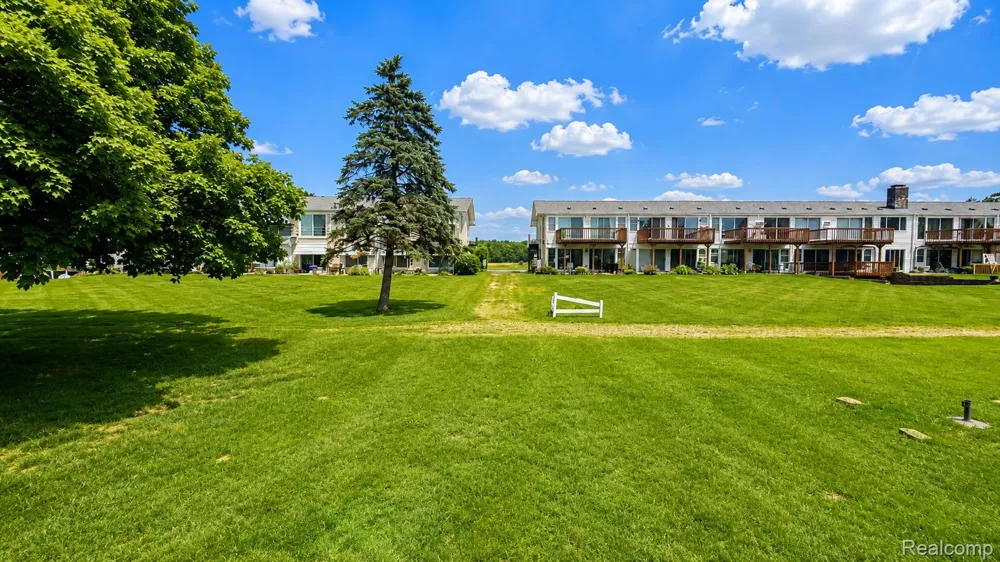 26945 Milford Road #34 Lyon Charter Township, MI 48178