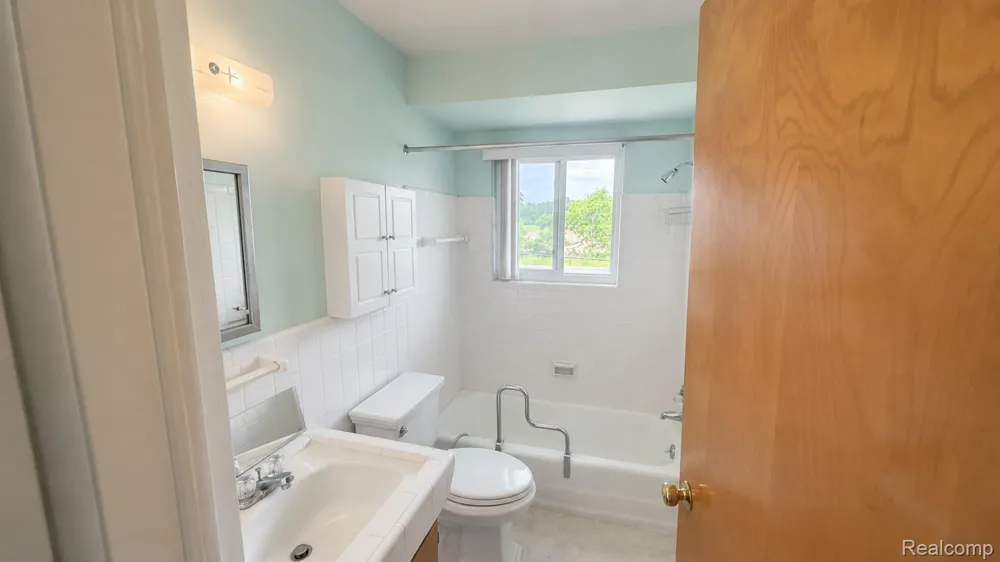 26945 Milford Road #34 Lyon Charter Township, MI 48178