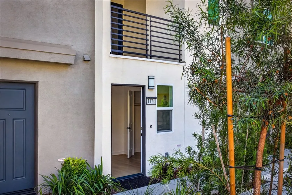 1174 Santo Antonio Colton, CA 92324