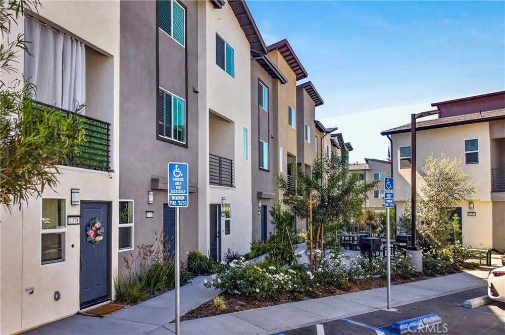 1174 Santo Antonio Colton, CA 92324