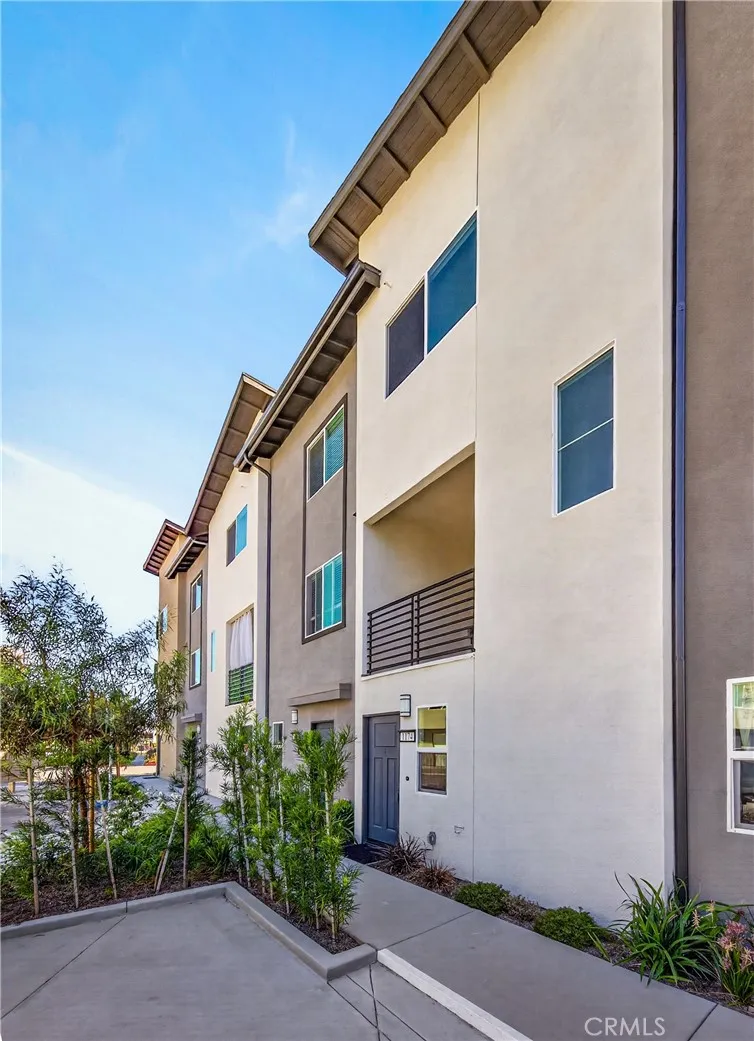 1174 Santo Antonio Colton, CA 92324