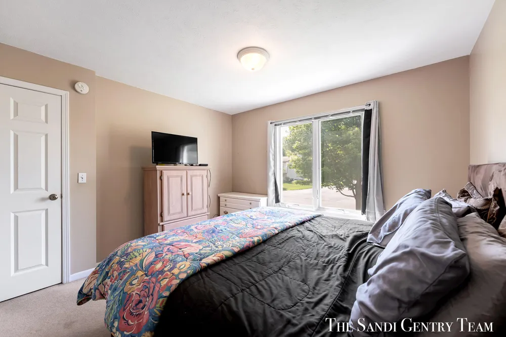 17632 Dustin Drive Ferrysburg City, MI 49456