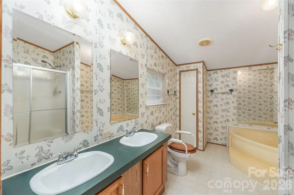 992 Brickyard Road Horse Shoe, NC 28742