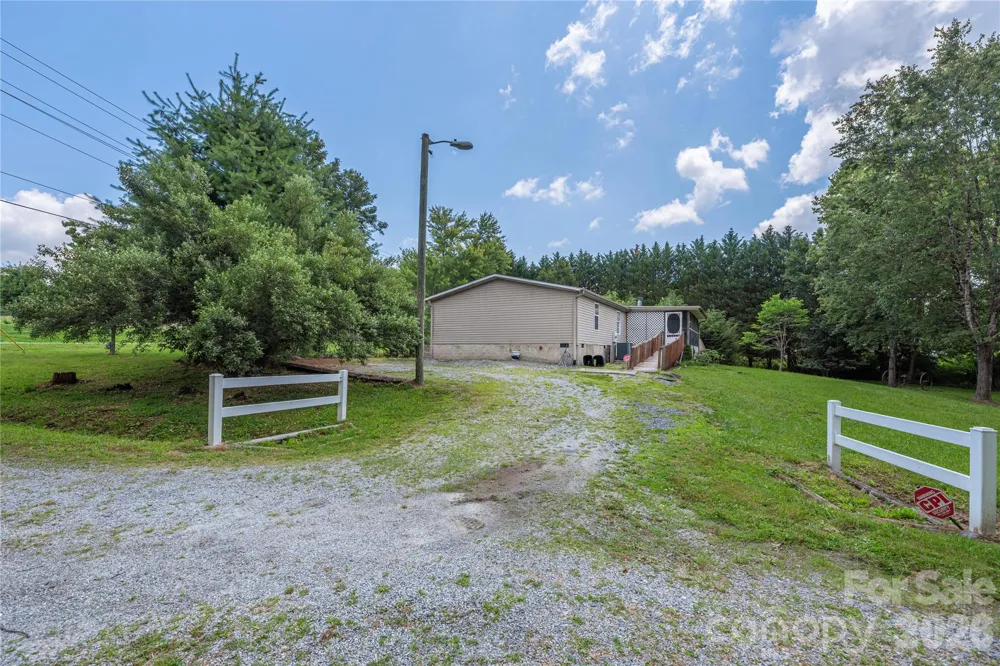 992 Brickyard Road Horse Shoe, NC 28742