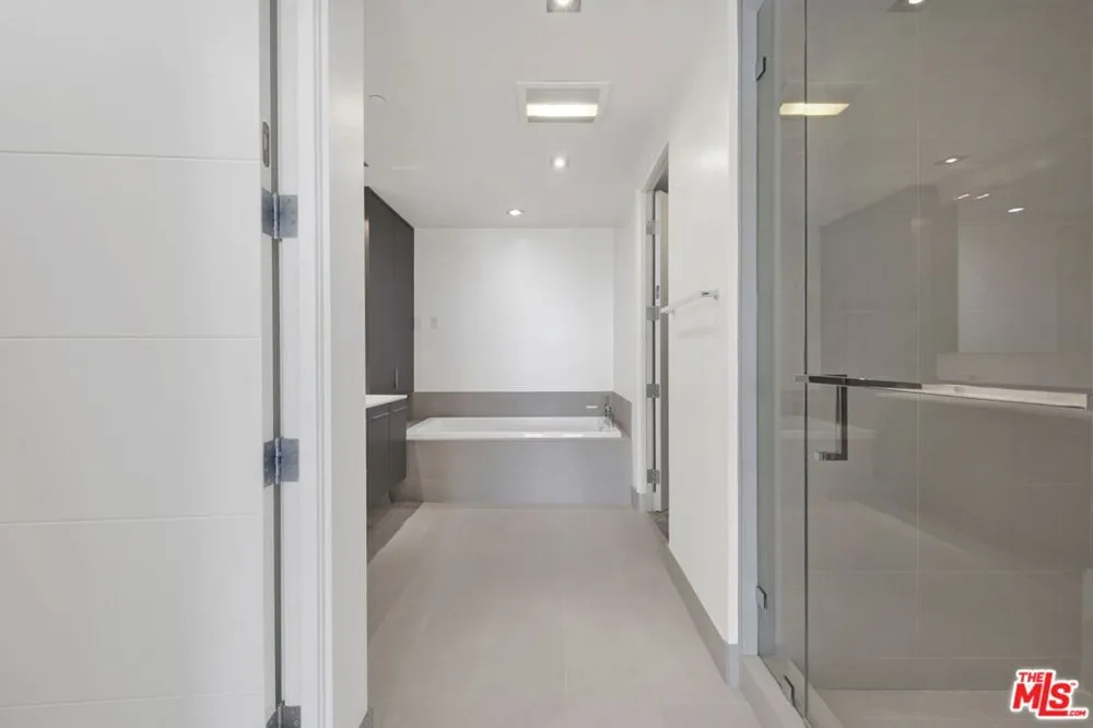 432 Oakhurst Drive #402 Beverly Hills, CA 90210