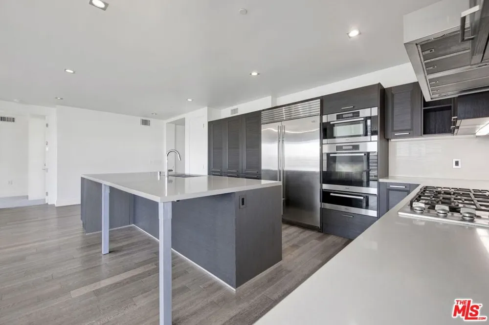 432 Oakhurst Drive #402 Beverly Hills, CA 90210