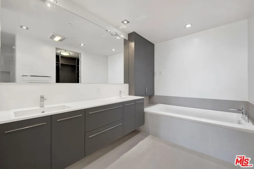 432 Oakhurst Drive #402 Beverly Hills, CA 90210
