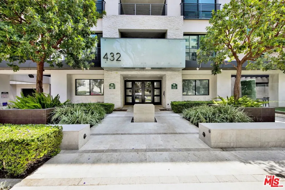 432 Oakhurst Drive #402 Beverly Hills, CA 90210