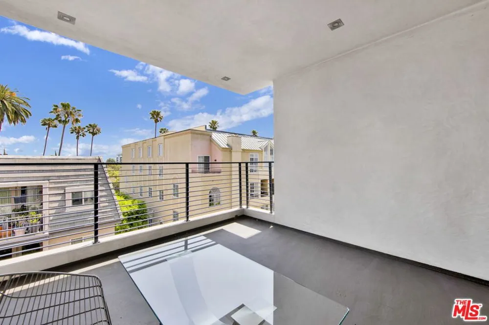432 Oakhurst Drive #402 Beverly Hills, CA 90210