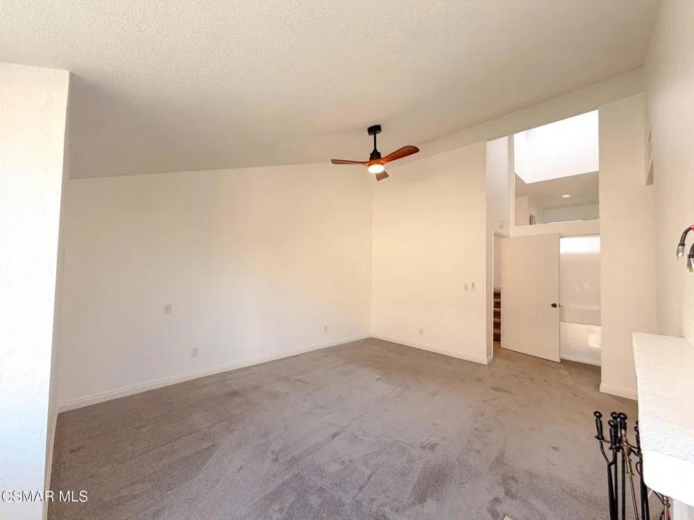 18242 Burbank Boulevard #8 Tarzana, CA 91356