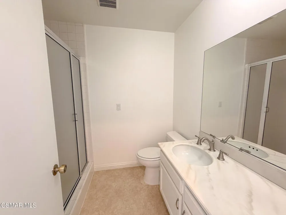 18242 Burbank Boulevard #8 Tarzana, CA 91356