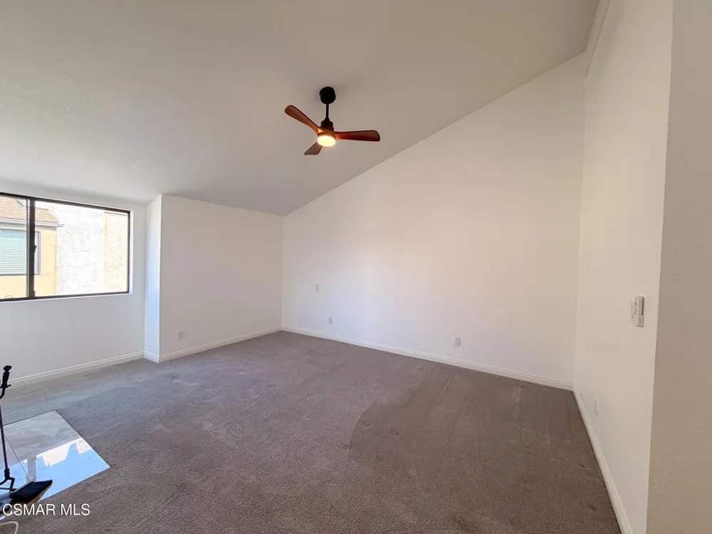 18242 Burbank Boulevard #8 Tarzana, CA 91356