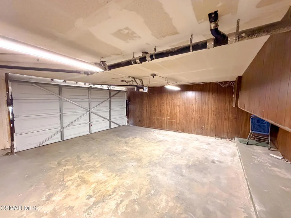 18242 Burbank Boulevard #8 Tarzana, CA 91356
