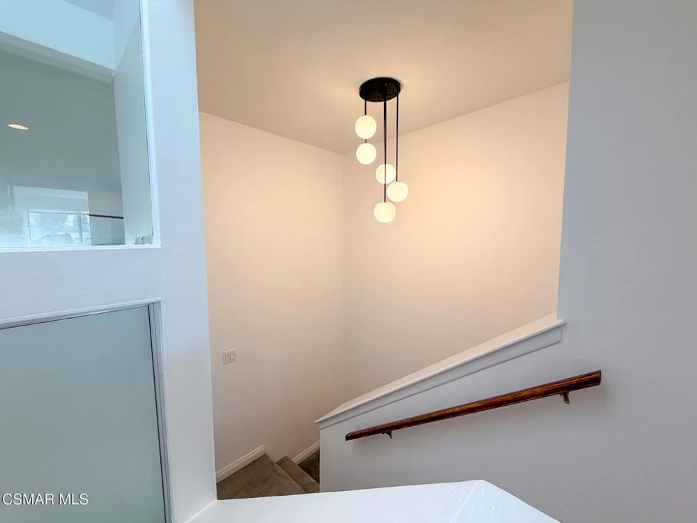 18242 Burbank Boulevard #8 Tarzana, CA 91356