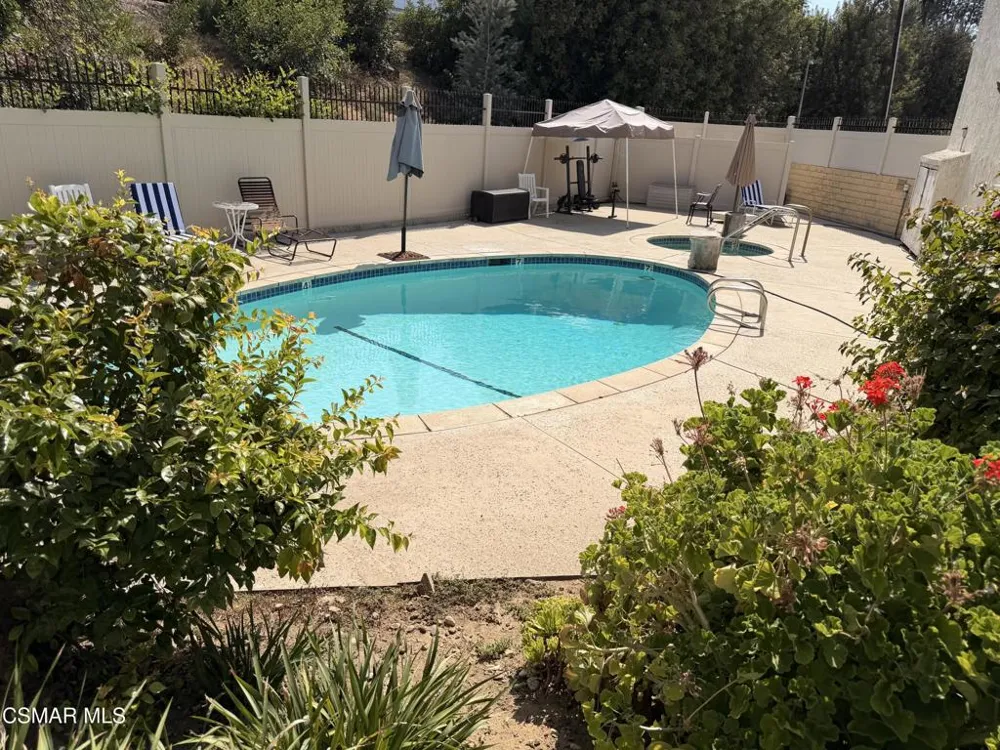 18242 Burbank Boulevard #8 Tarzana, CA 91356