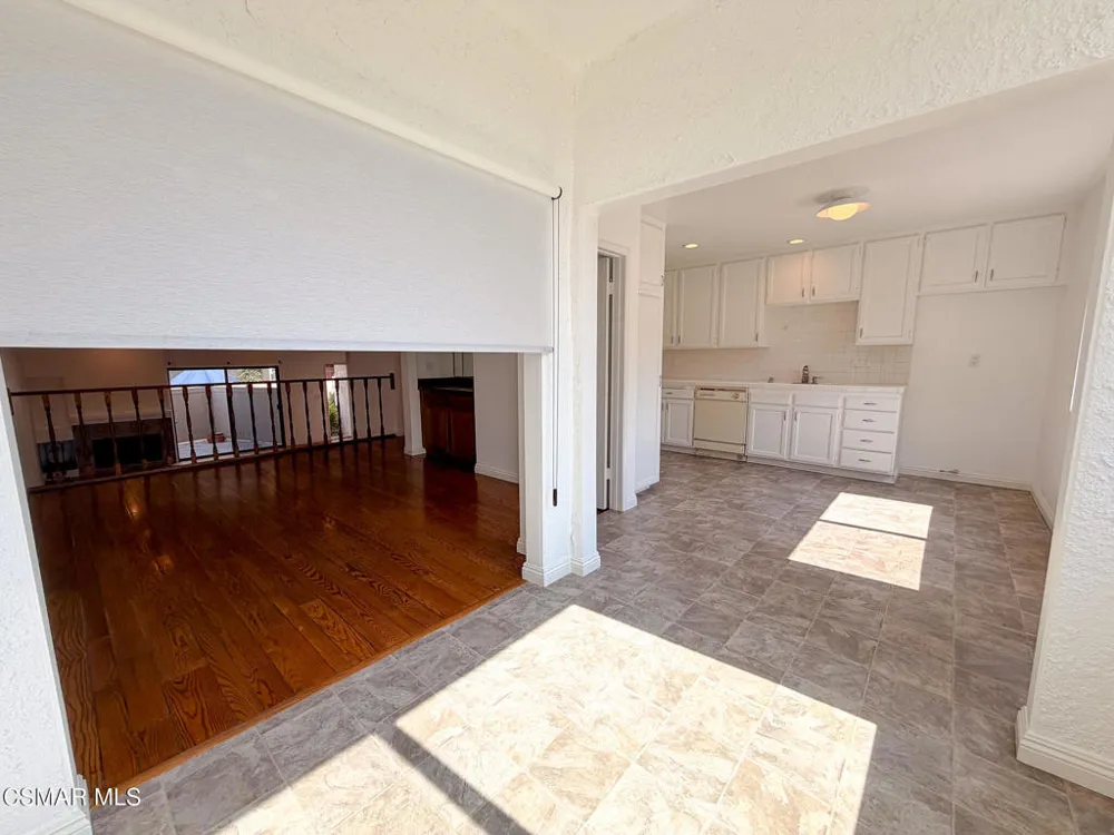 18242 Burbank Boulevard #8 Tarzana, CA 91356