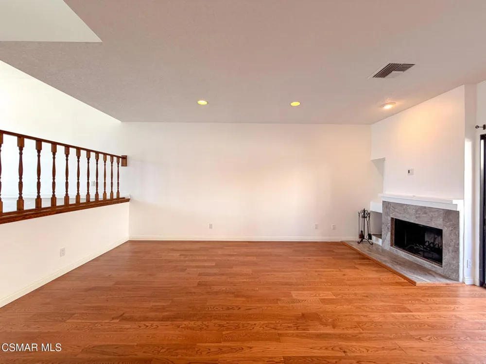 18242 Burbank Boulevard #8 Tarzana, CA 91356