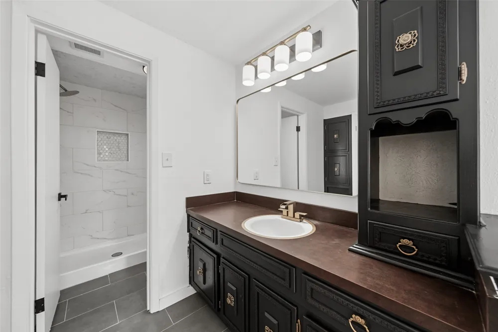 1413 Lamplighter Lane Edgecliff Village, TX 76134