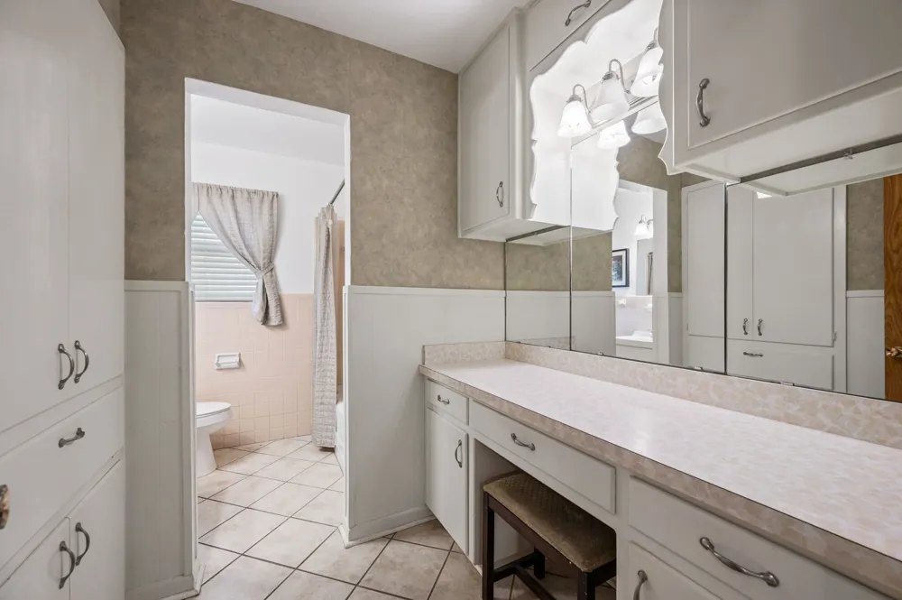 1332 Brookside Drive Hurst, TX 76053