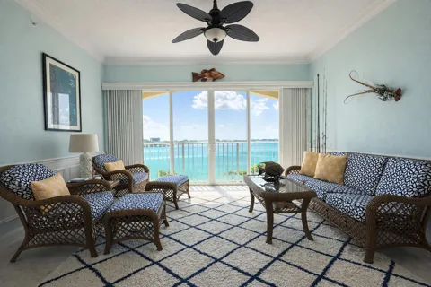 21 Harbour Isle Drive W #Ph02