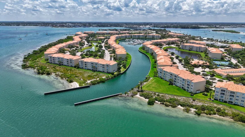 21 Harbour Isle Drive W #Ph02 Fort Pierce, FL 34949