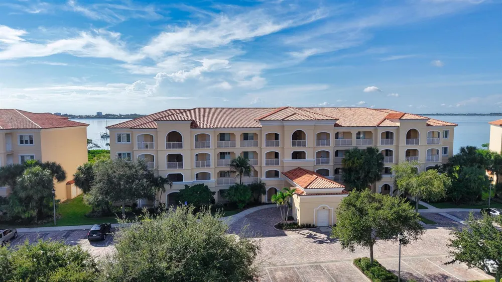 21 Harbour Isle Drive W #Ph02 Fort Pierce, FL 34949