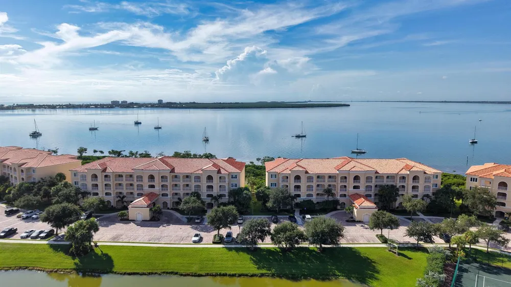 21 Harbour Isle Drive W #Ph02 Fort Pierce, FL 34949
