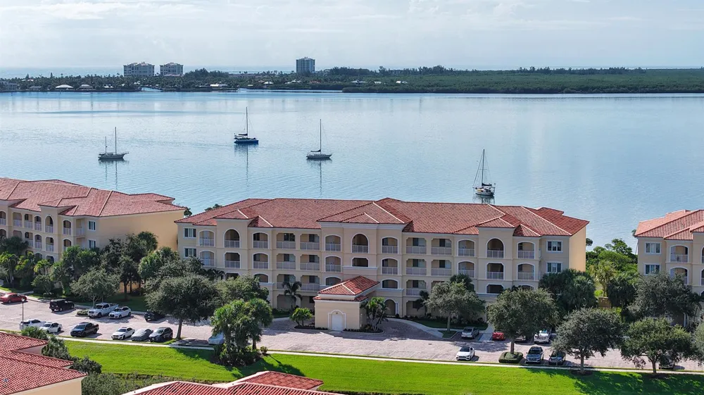 21 Harbour Isle Drive W #Ph02 Fort Pierce, FL 34949