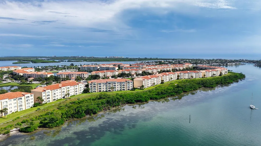 21 Harbour Isle Drive W #Ph02 Fort Pierce, FL 34949