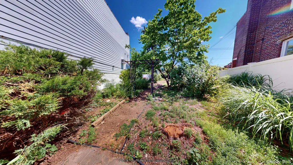 2044 Gerritsen Avenue Brooklyn, NY 11229