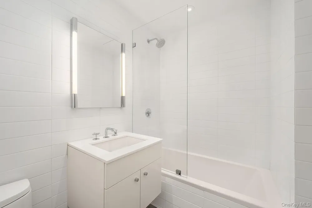200 E 62nd Street #5D New York (Manhattan), NY 10065