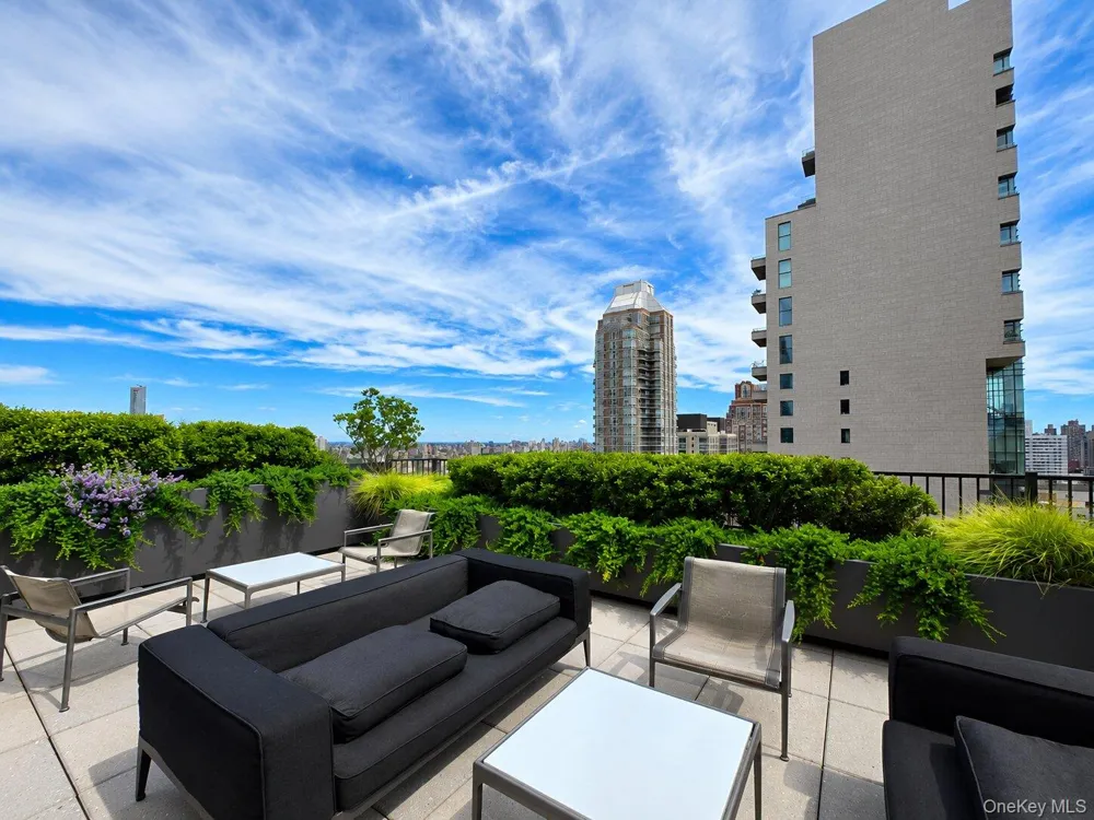 200 E 62nd Street #5D New York (Manhattan), NY 10065