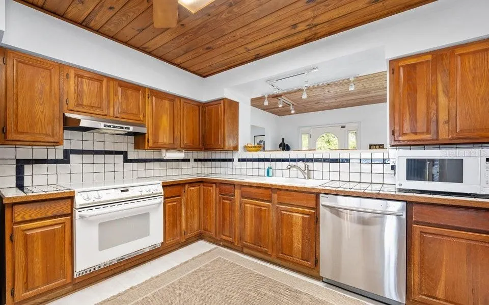 1596 JOHN ANDERSON DRIVE Ormond Beach, FL 32176