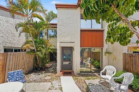 2095 SUNSET POINT ROAD #1904