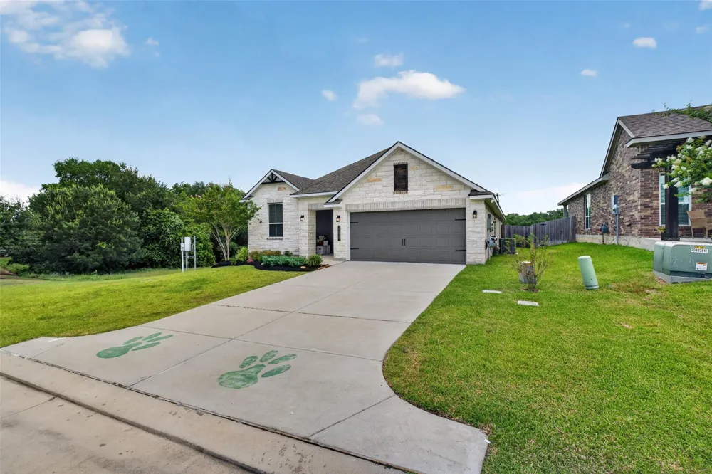 932 Wild Vine Pass Brenham, TX 77833