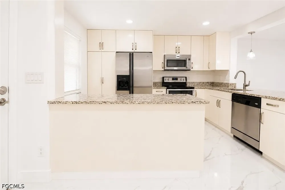 SE 16th Place #104 Cape Coral, FL 33904
