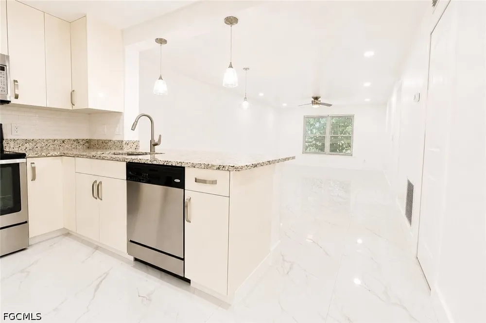 SE 16th Place #104 Cape Coral, FL 33904