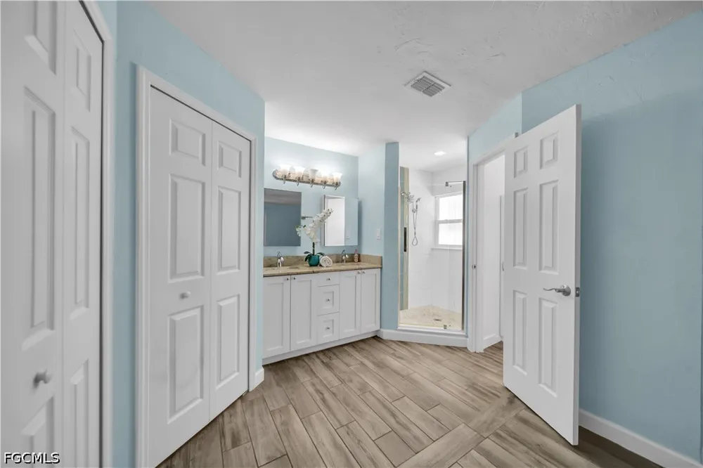 SE 19th Terrace Cape Coral, FL 33990