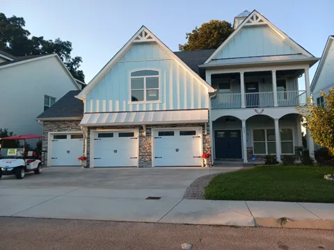 221 Hammock Dr