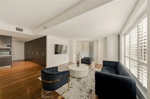 6250 Hollywood Boulevard #4M