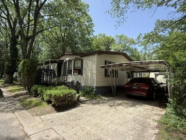 2482 Pembroke Drive Norton Shores City, MI 49441