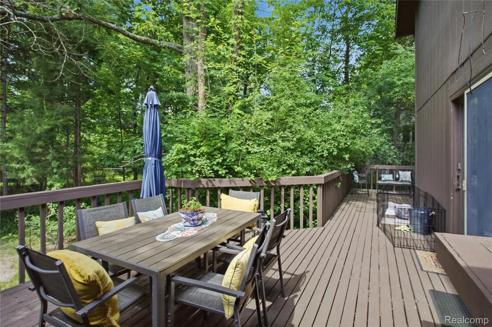 6608 Red Cedar Lane West Bloomfield Charter Township, MI 48324