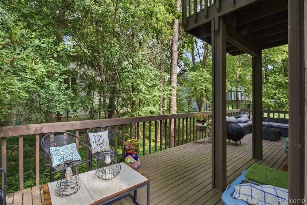 6608 Red Cedar Lane West Bloomfield Charter Township, MI 48324