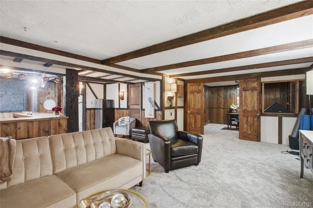 6608 Red Cedar Lane West Bloomfield Charter Township, MI 48324