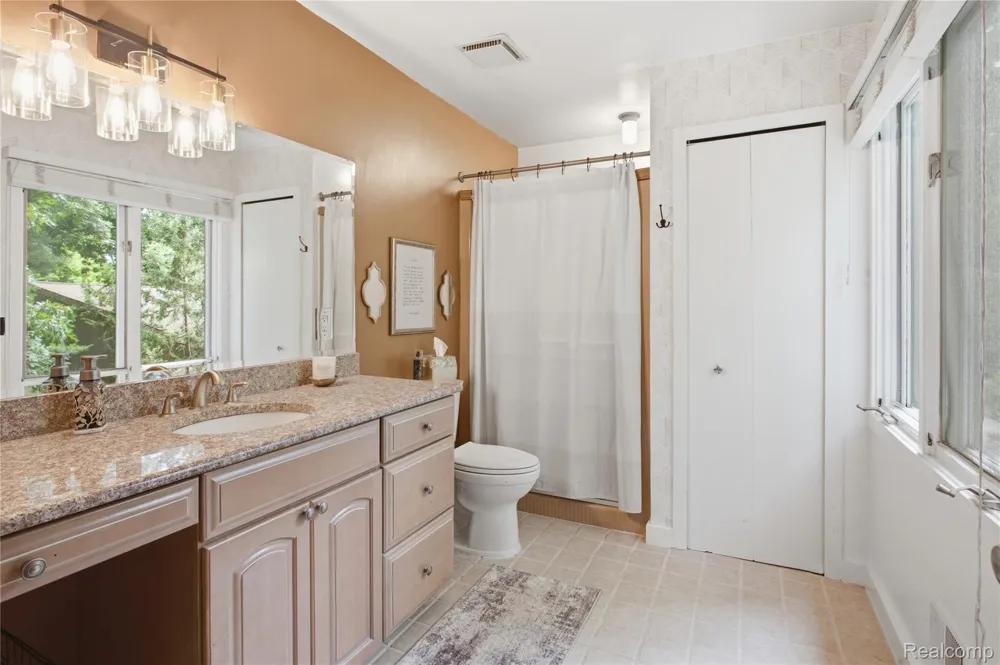 6608 Red Cedar Lane West Bloomfield Charter Township, MI 48324