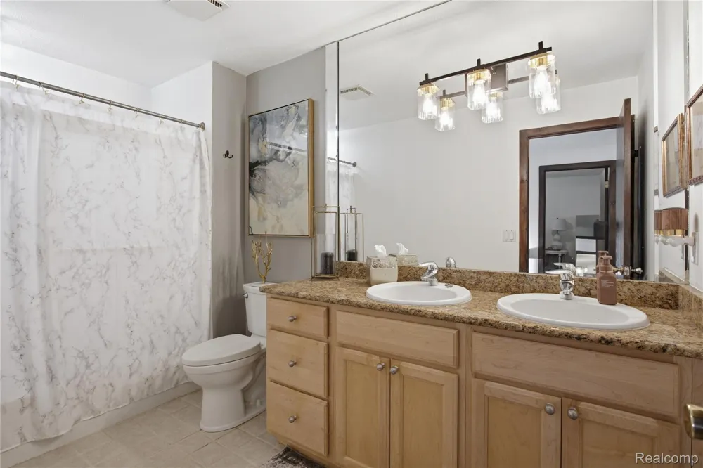6608 Red Cedar Lane West Bloomfield Charter Township, MI 48324