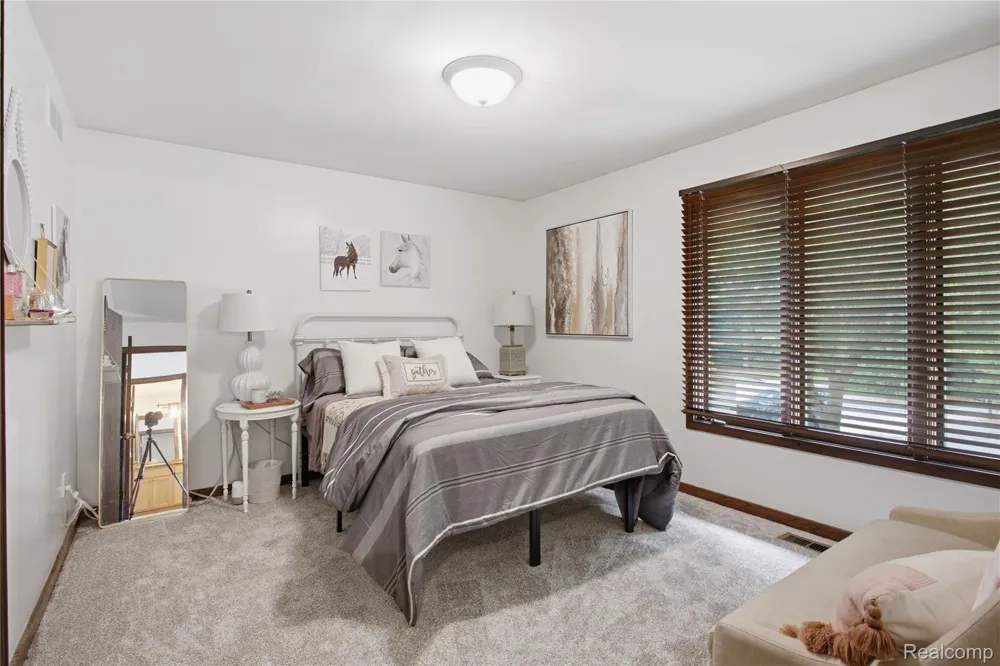 6608 Red Cedar Lane West Bloomfield Charter Township, MI 48324