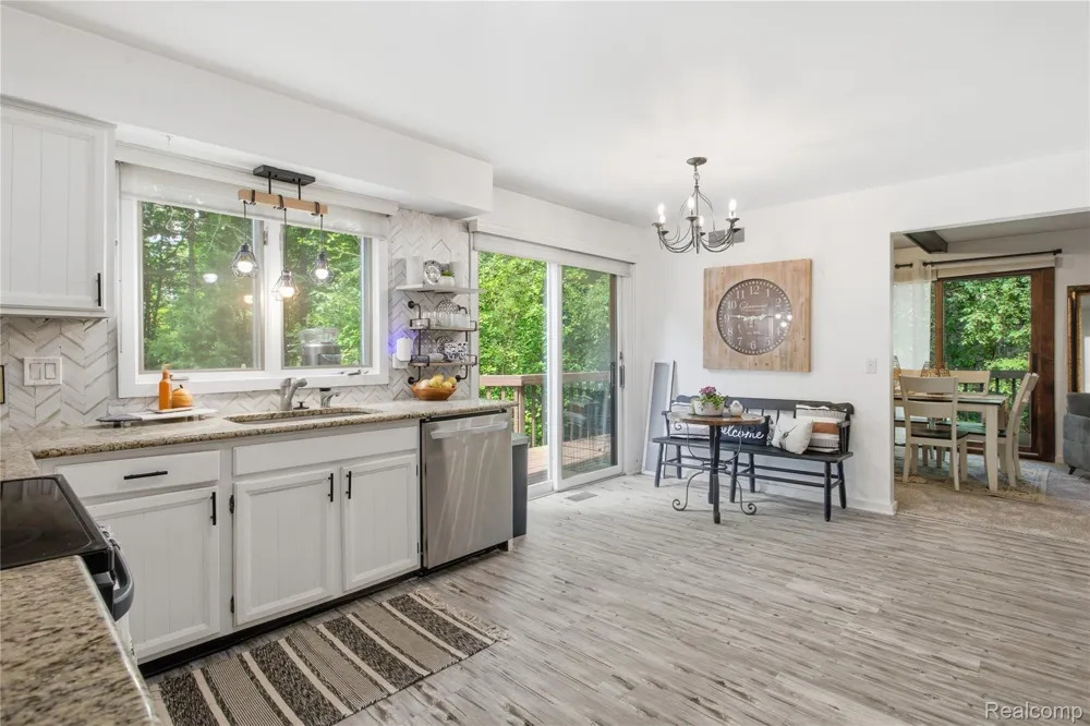 6608 Red Cedar Lane West Bloomfield Charter Township, MI 48324