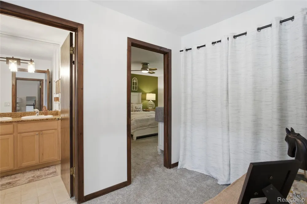 6608 Red Cedar Lane West Bloomfield Charter Township, MI 48324