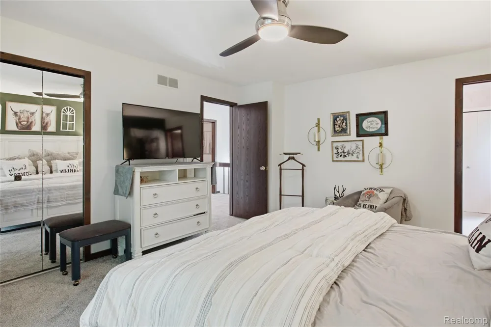 6608 Red Cedar Lane West Bloomfield Charter Township, MI 48324